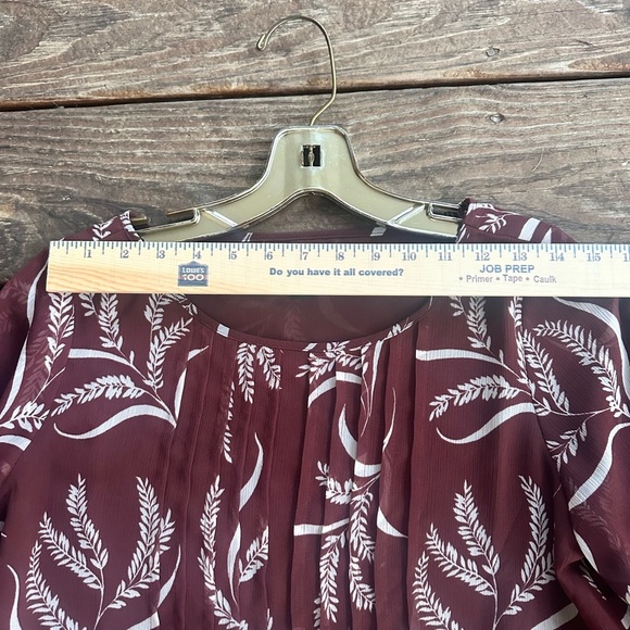 Ann Taylor Maroon and White Leaf Pattern Blouse size S - Picture 7 of 10